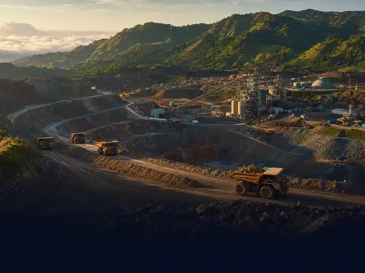 Mine &agrave; ciel ouvert en pleine exploitation